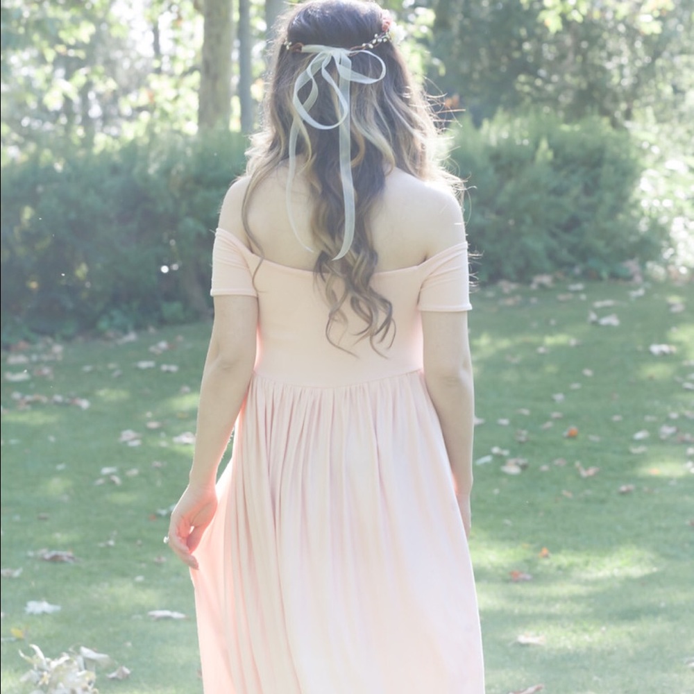 Maternity shoot dress & head piece. 💗